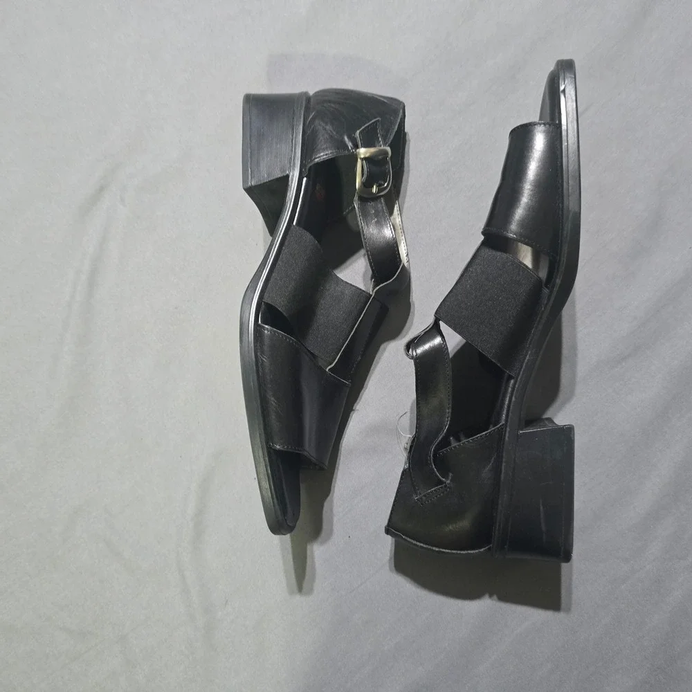 AEROSOLES step into